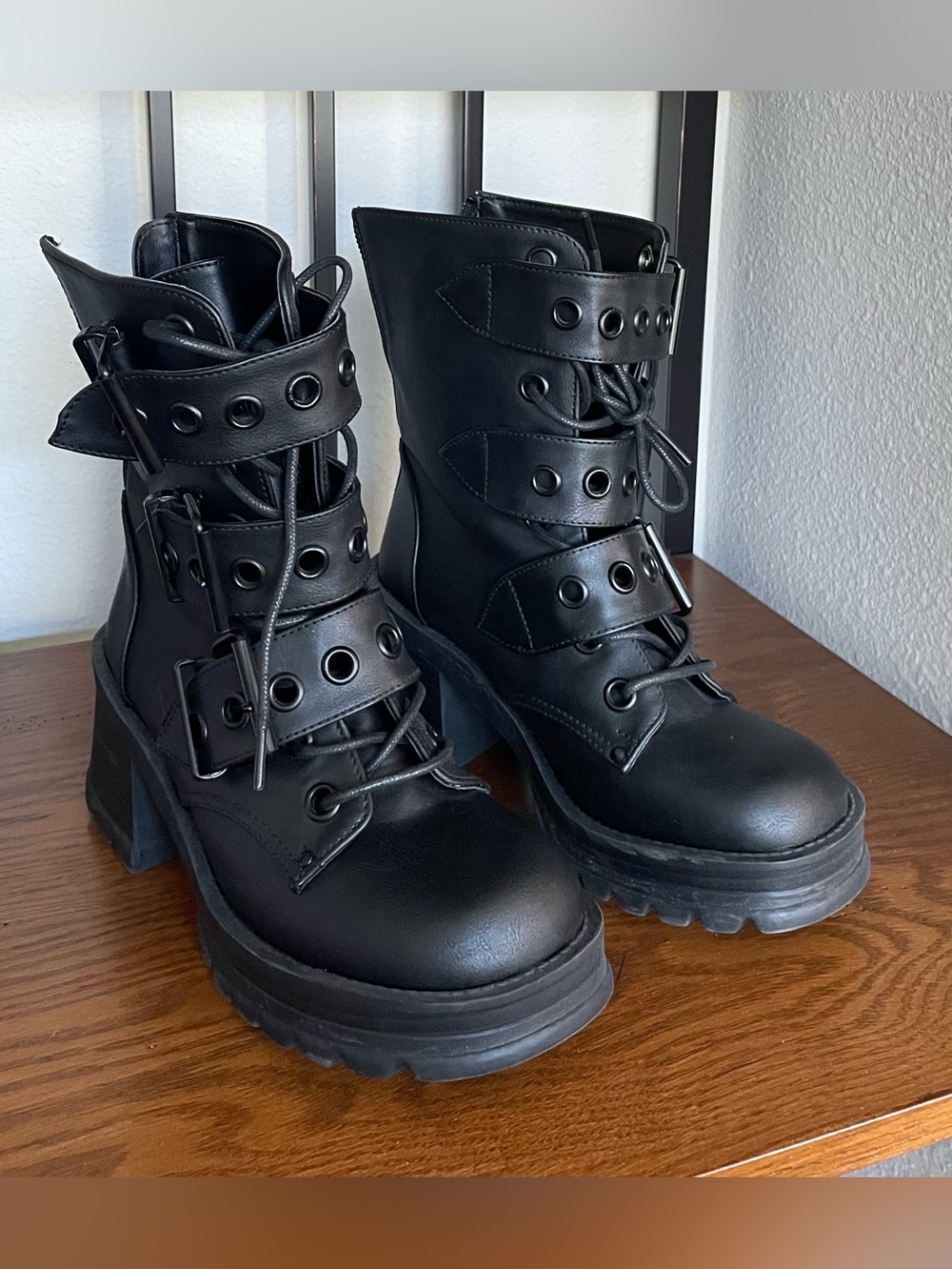 BRATTY 118 Women's Black Chunky Lug Combat Boots Sleek Platform Rear Zipper 8 - Picture 3 of 7